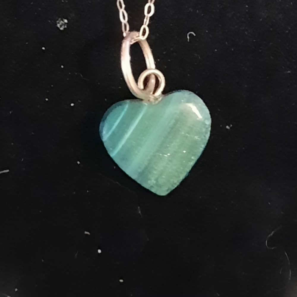 14kgf NWT Chain And Lovely Preowned Malachite Gemstone Heart Pendant - Picture 3 of 7